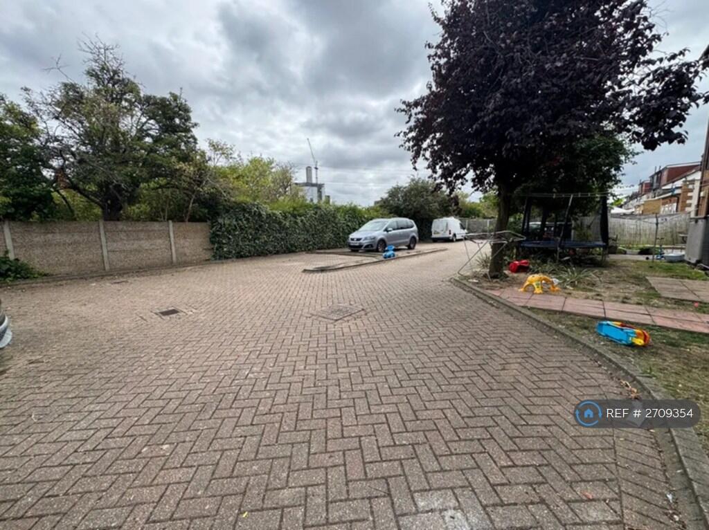 Private Parking View1