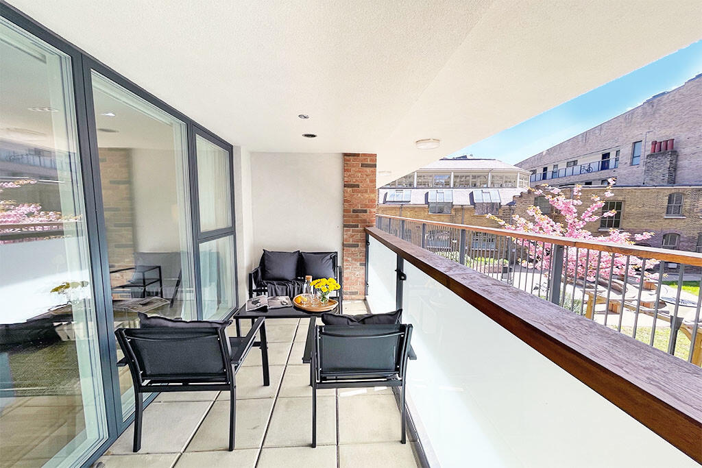 GILES COURT BALCO...