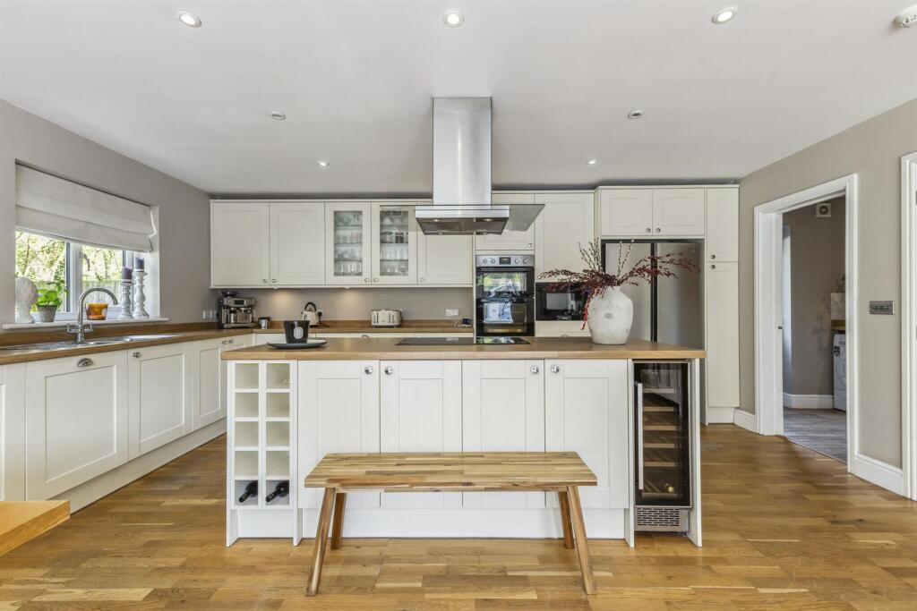 89601_1B Mytchett Road Mytchett(4)_low.jpg