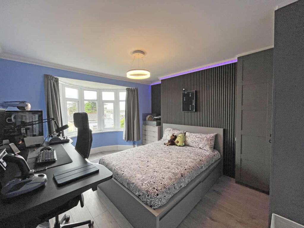 Old Laira Road 331 - Bed 2.jpg