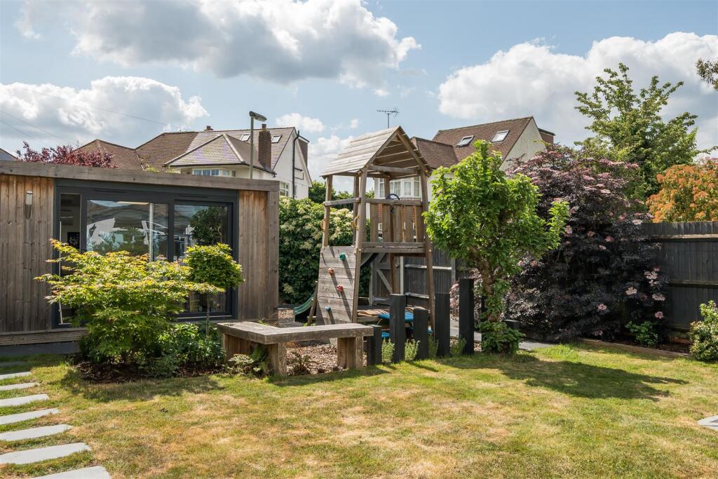 16 Craddocks climbing frame.jpg