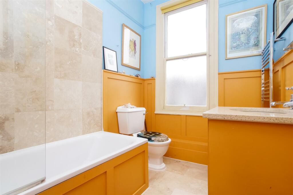 Bathroom combined W.C