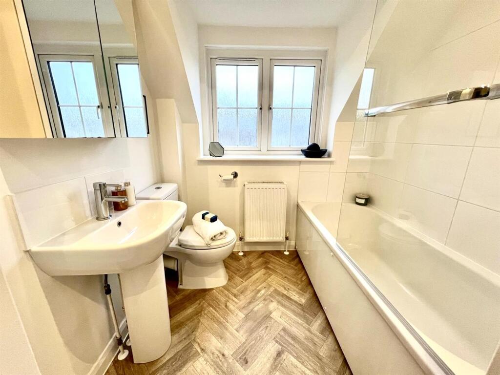 BATHROOM.JPG