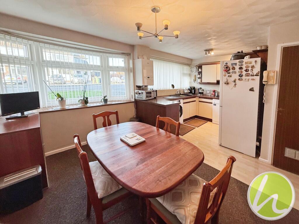 Kitchen/ Dining Room