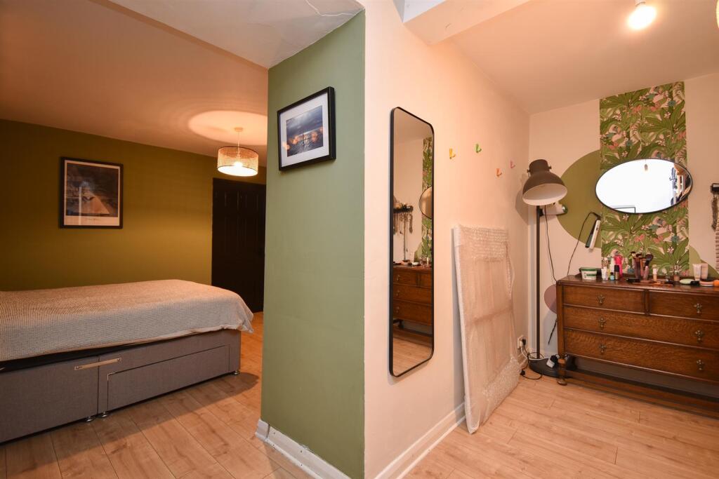 Bedroom/dressing room