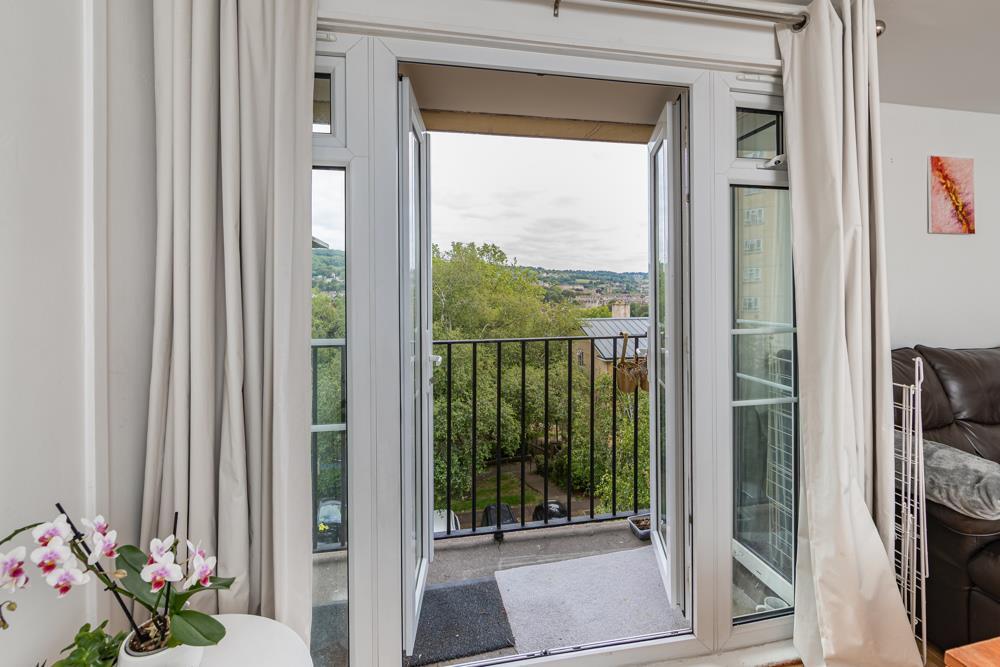 44 Saffron Court Bath BA1 6DF-3.jpg