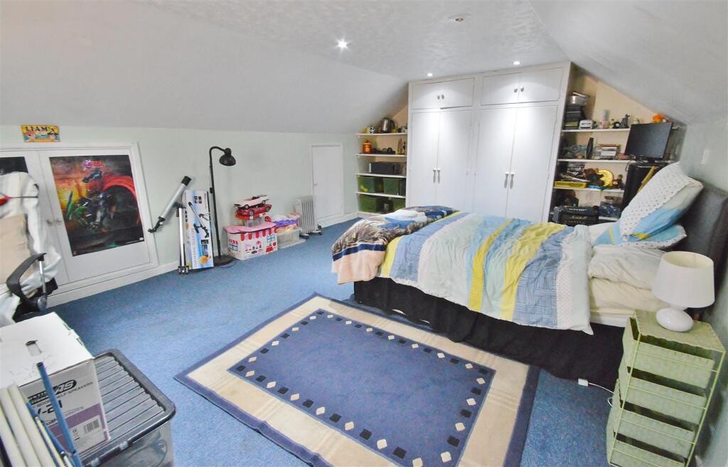 LOFT ROOM