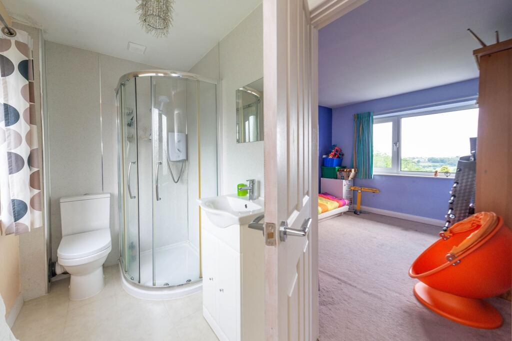 BEDROOMS ANS BATHROOMS