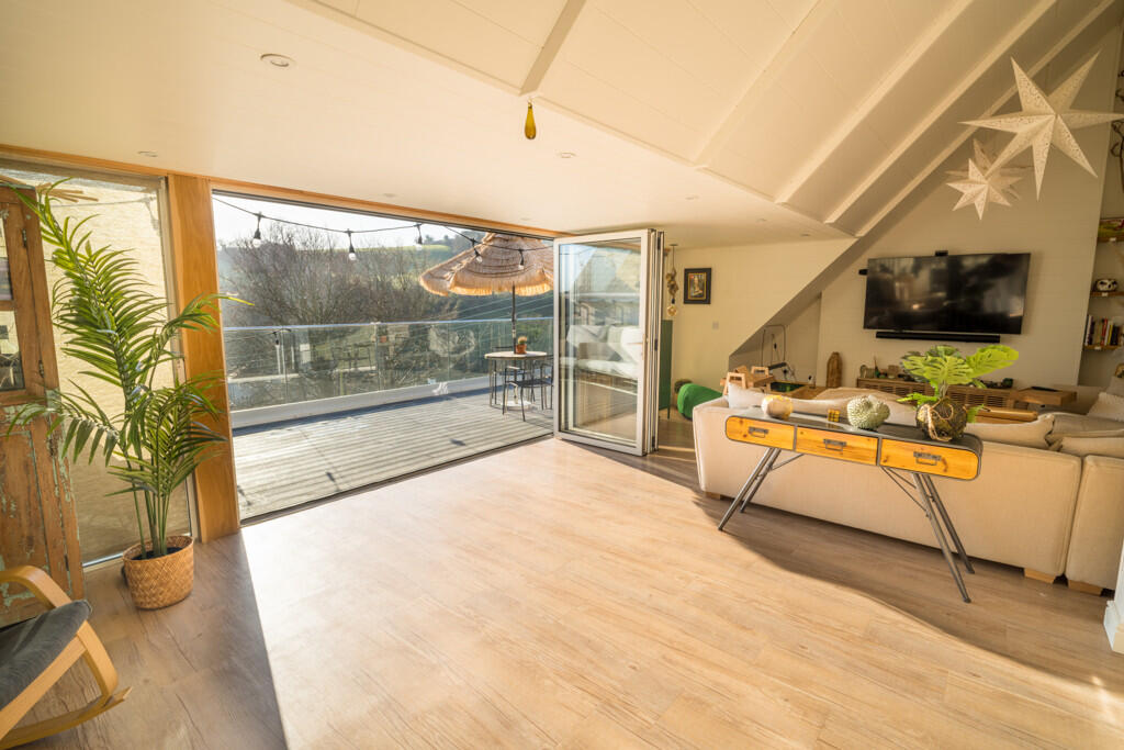 BI-FOLD DOORS TO BALCONY