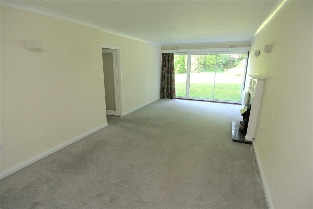 Living room 2.JPG