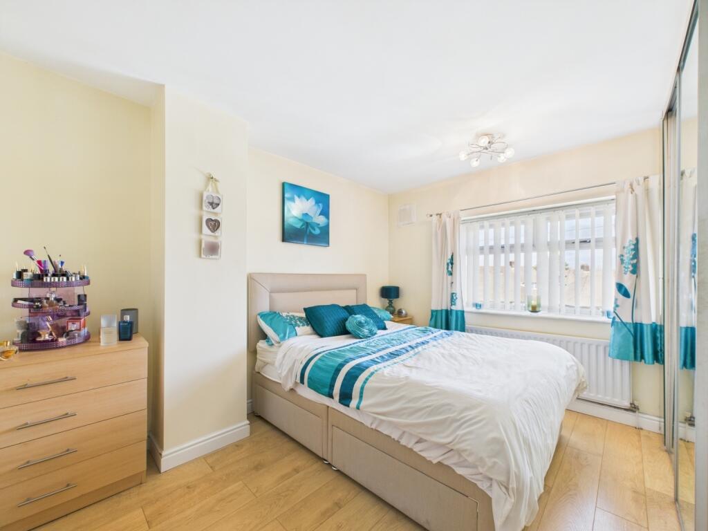 CAM02386G0-PR0121-STILL009