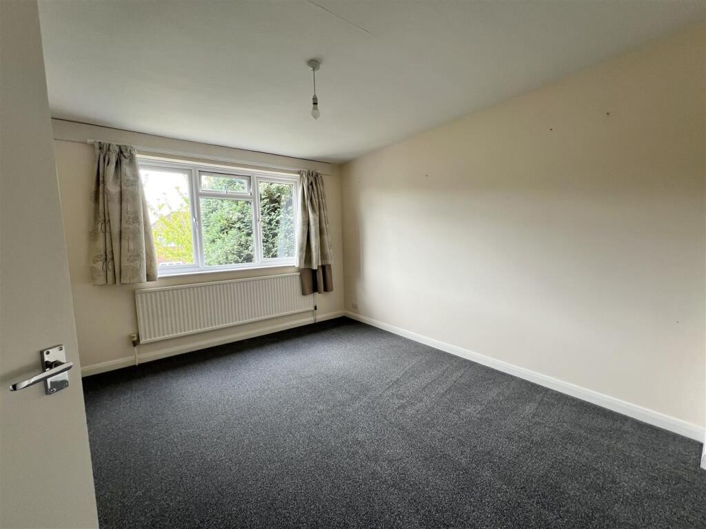 Bedroom 1.jpg