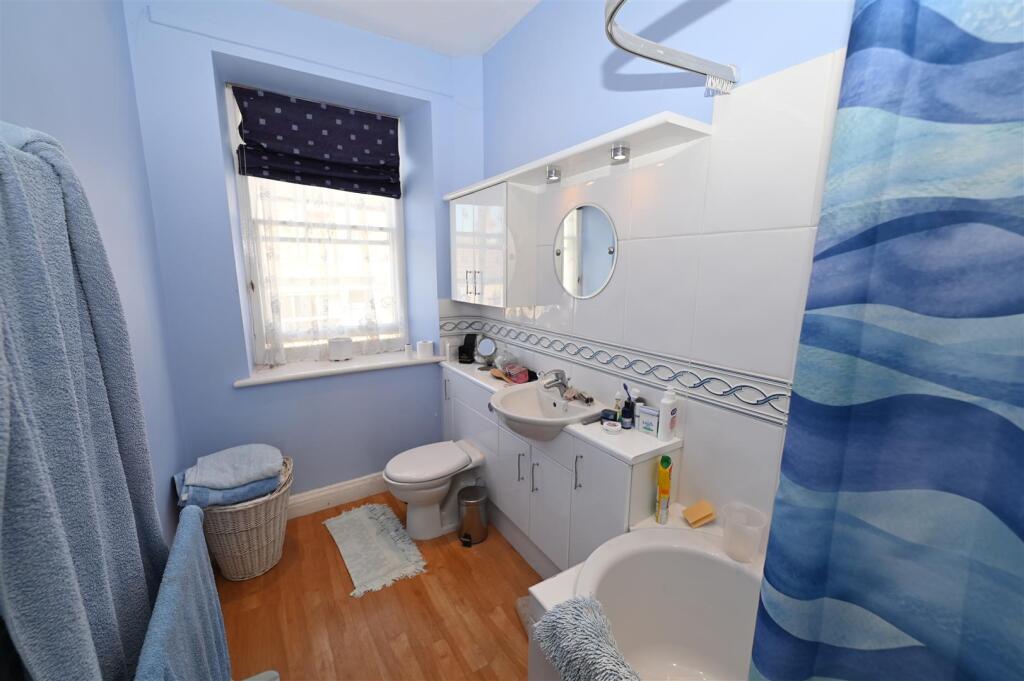 BATH/SHOWER ROOM
