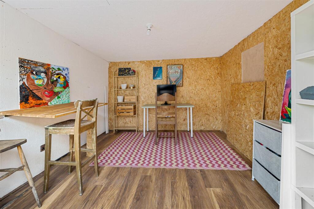 Marconi Rd, E10