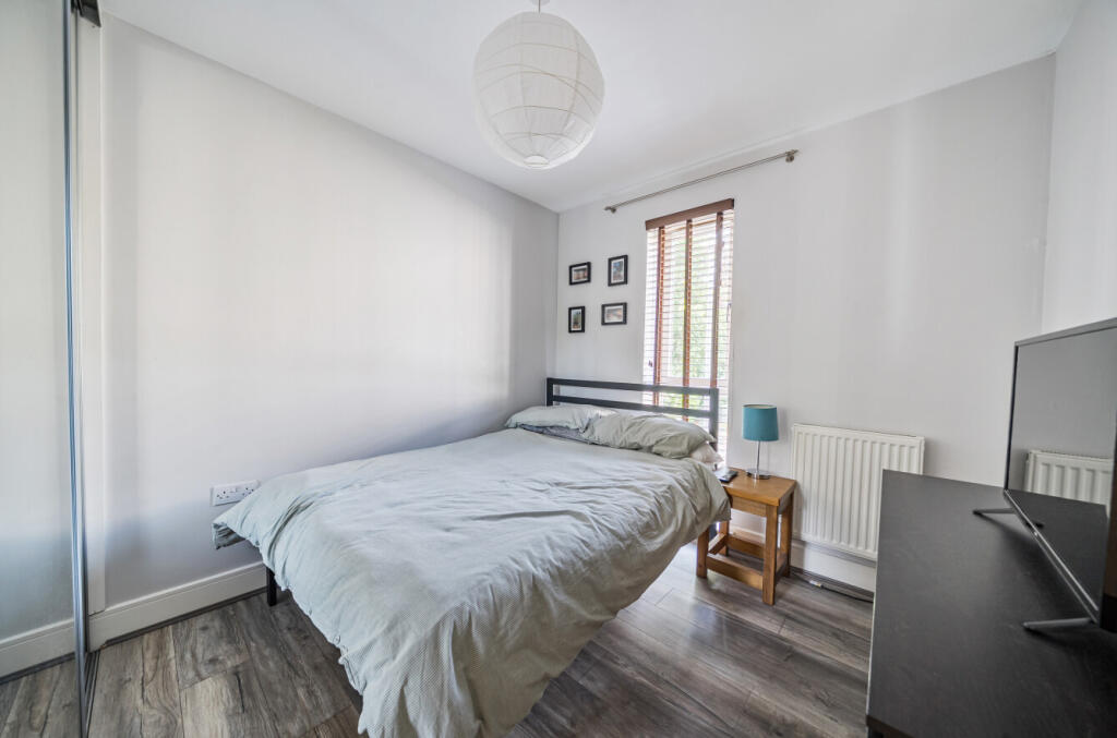 1348538-11-68b805...