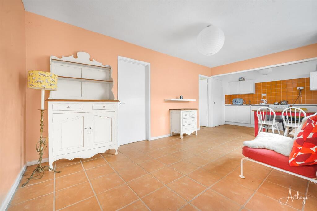 Lounge/Kitchen