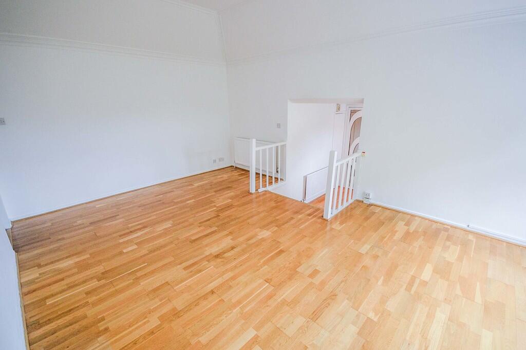Lounge/ Bedroom 