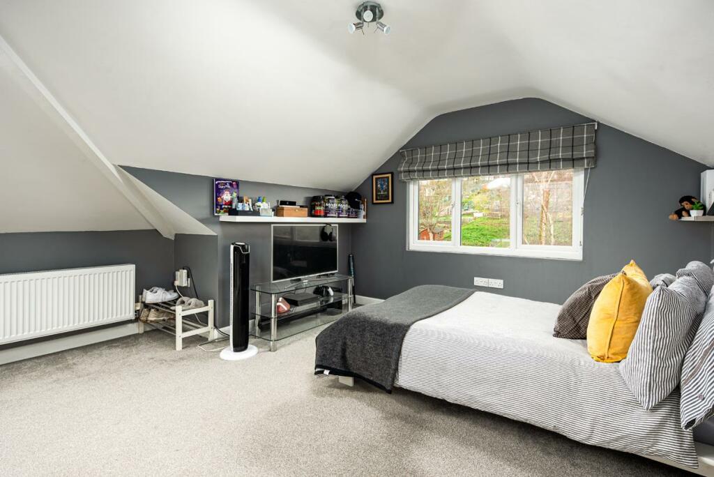 Bedroom2_1 - Copy (2).jpg