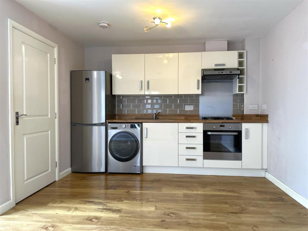 Attractive Modern Kitchen 586