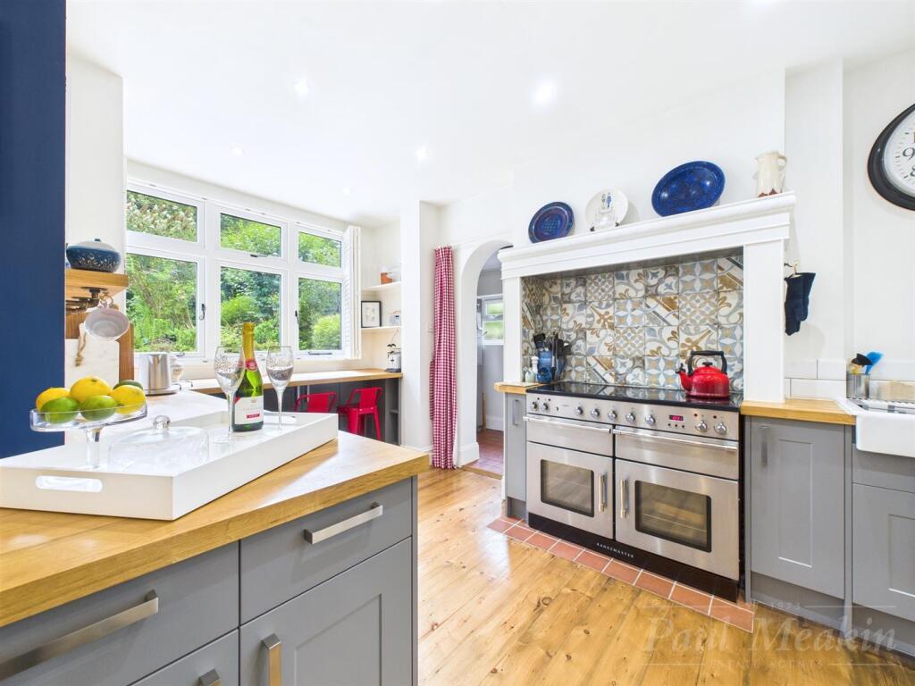 Kitchen Breakfast/ Living area