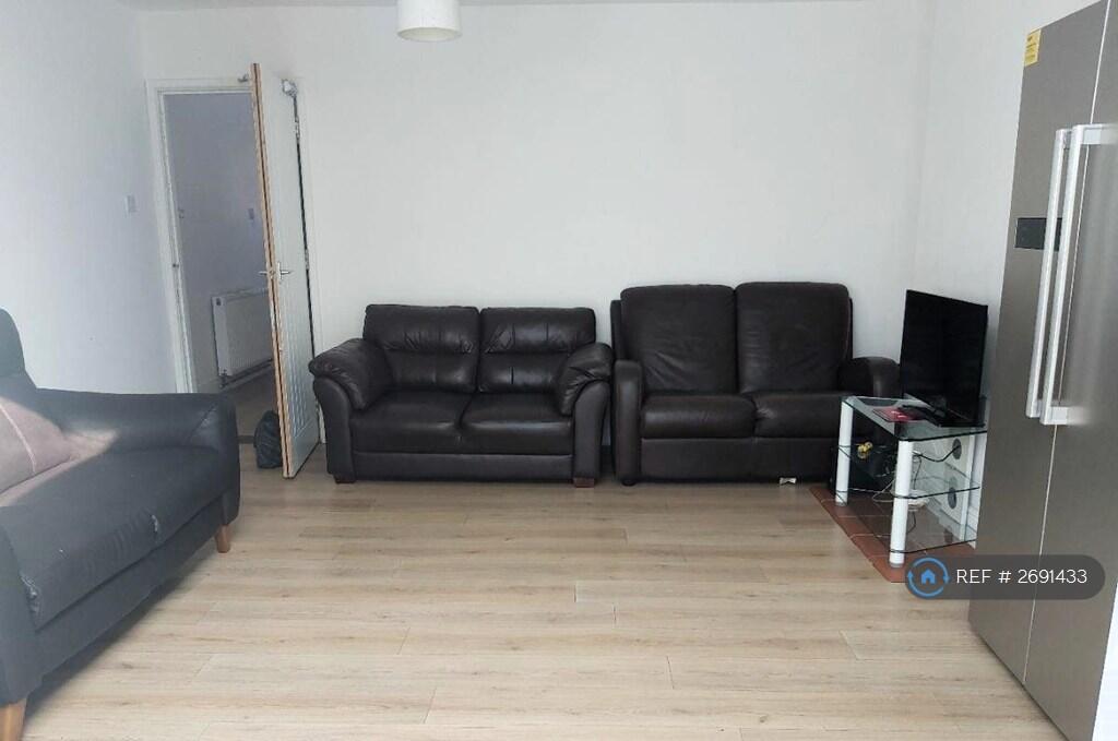 Large And Airy Lounge