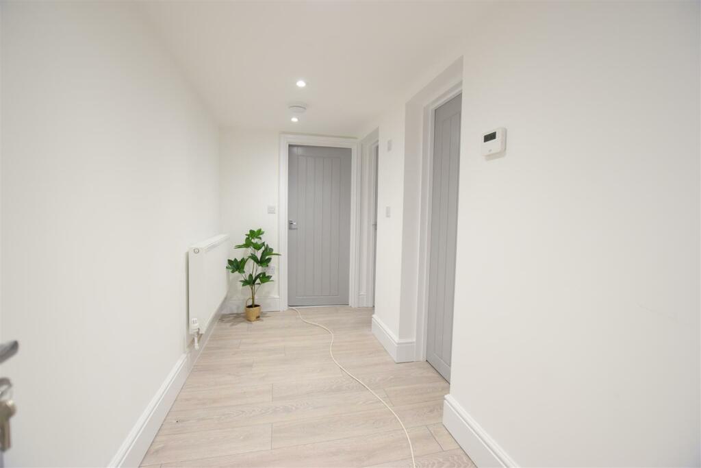 Apt 11 Hallway.JPG