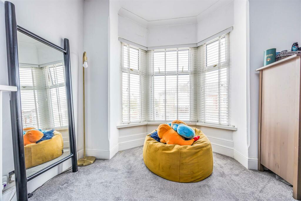 2 Wykeham Avenue, Portsmouth-Small-PorticoMarketin