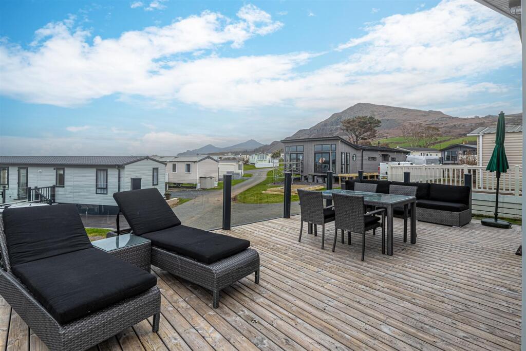 R16-ABERAFON-PARK-EXTERNAL-5.jpg