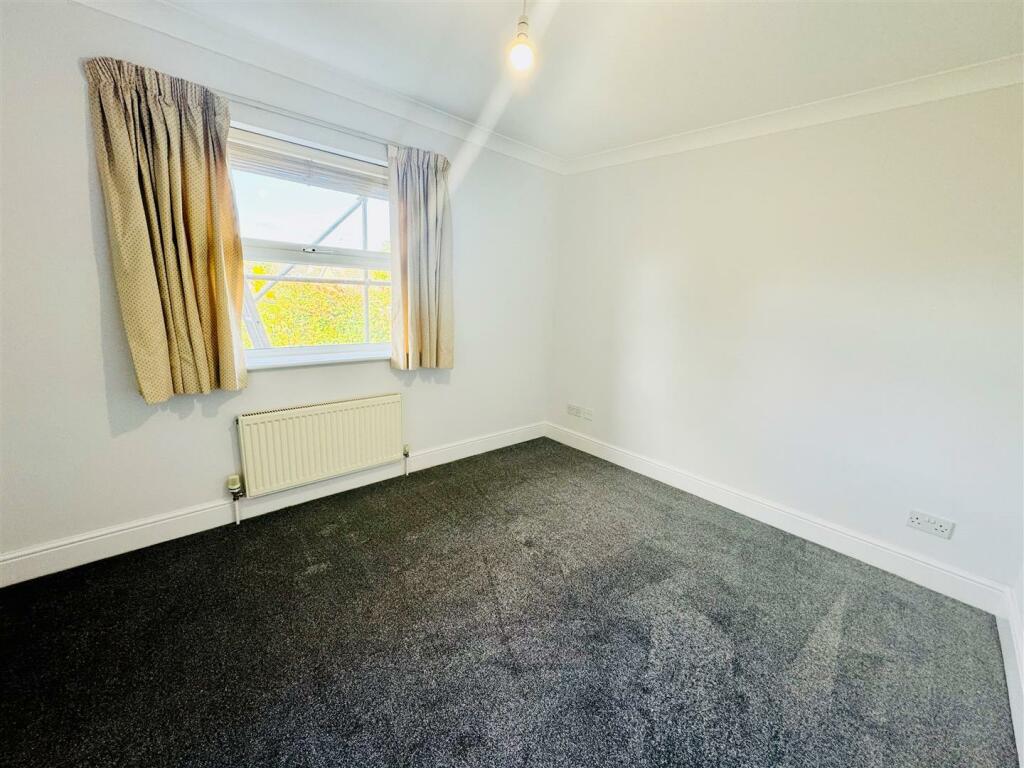 bedroom2.jpg
