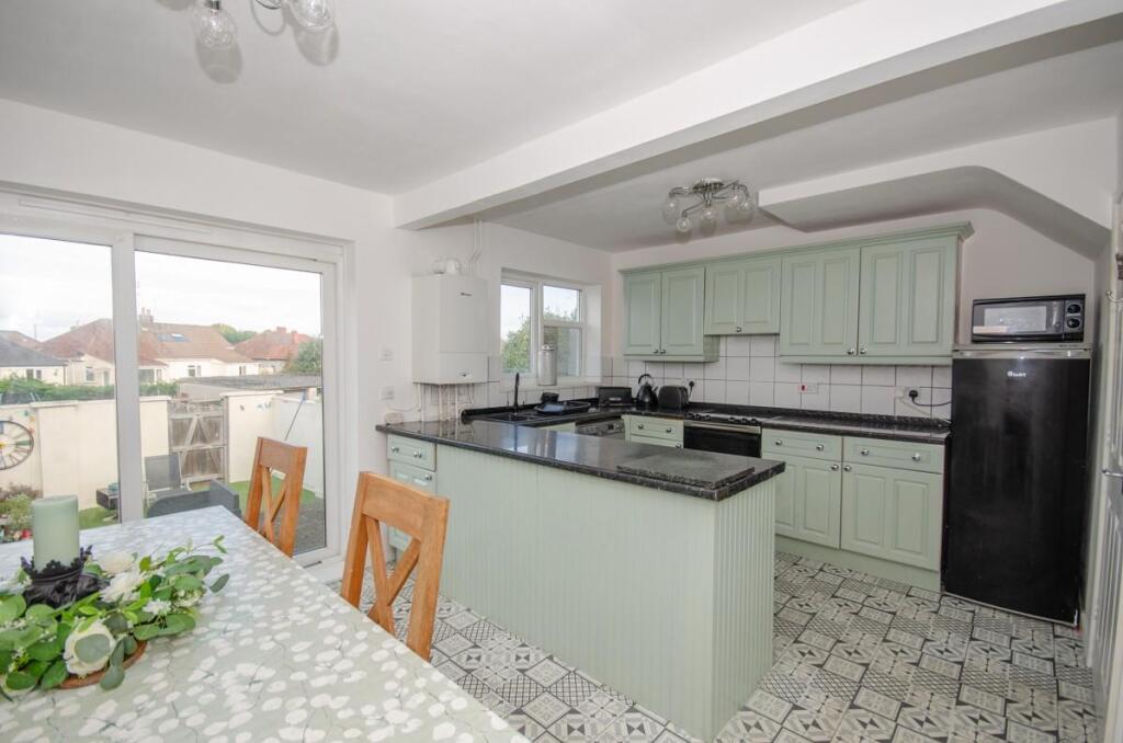 Kitchen pic 3.jpg