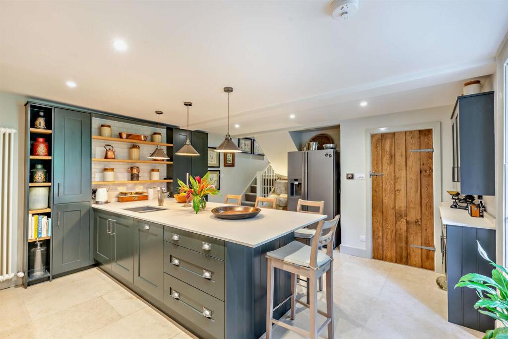 8569139-interior20-800.jpg