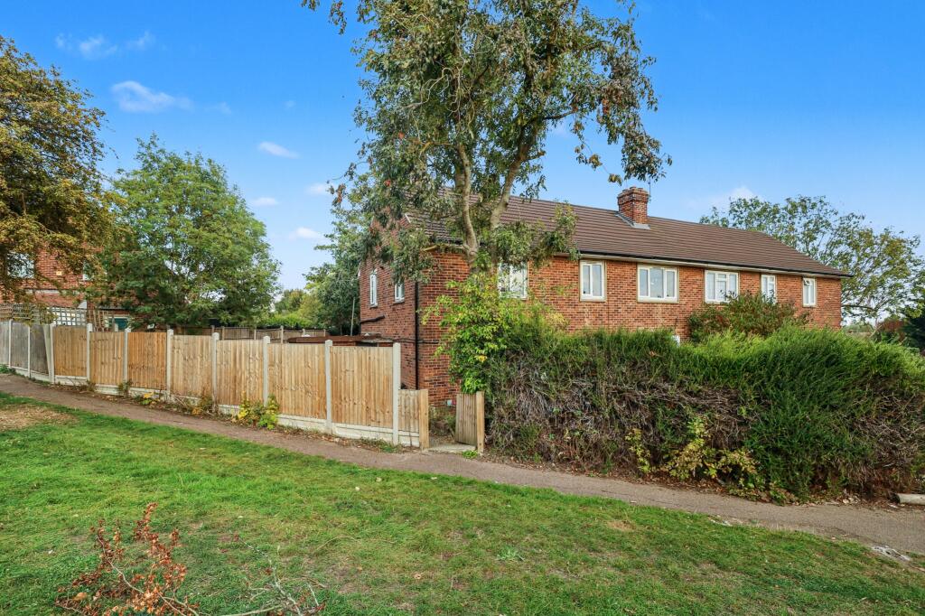 Flat A, 1 Moss Drive, Vange, Basildon, Essex, SS16 4RZ
