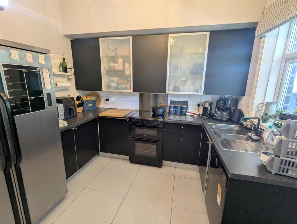 Kitchen 1.jpg