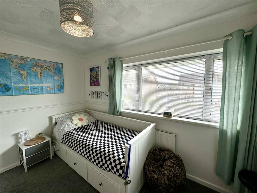 BEDROOM 2