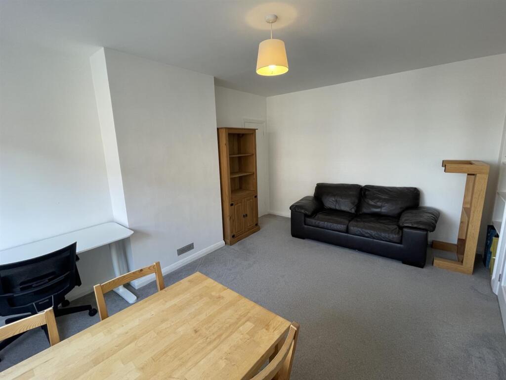 Lounge 2.jpg