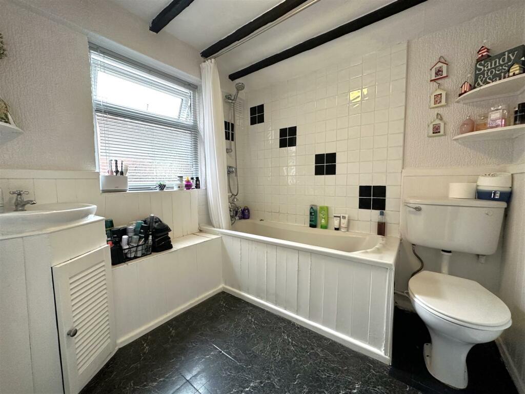 Ground Floor Bathroom 259