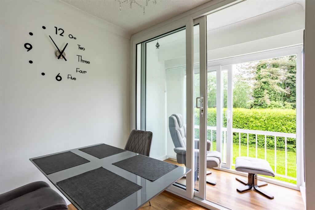 GARDEN ROOM
