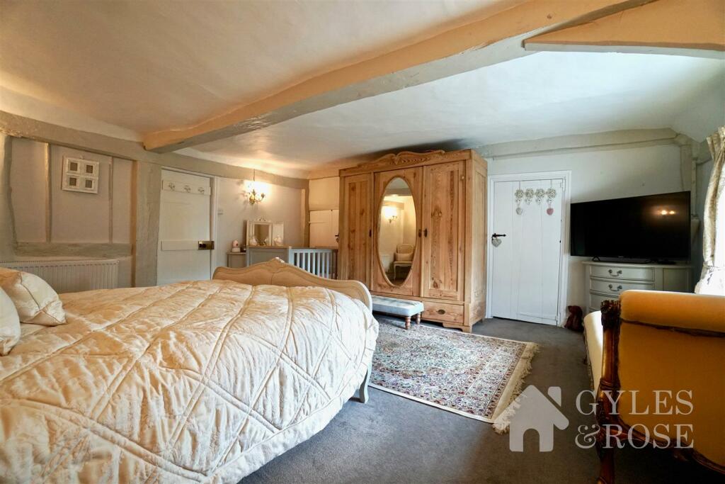 Principal bedroom