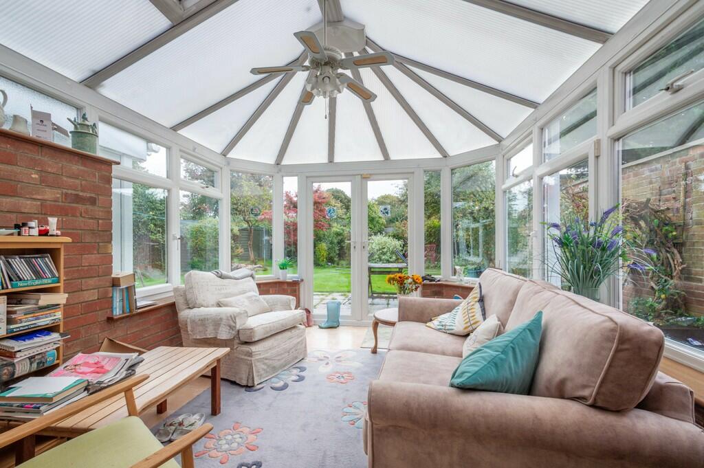 2 Adastral Close-...