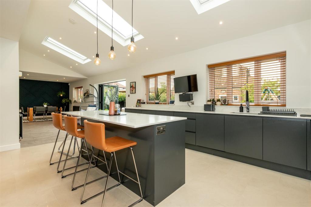 Open Plan Living &amp; Dining Kitchen Aspect 7.jpg