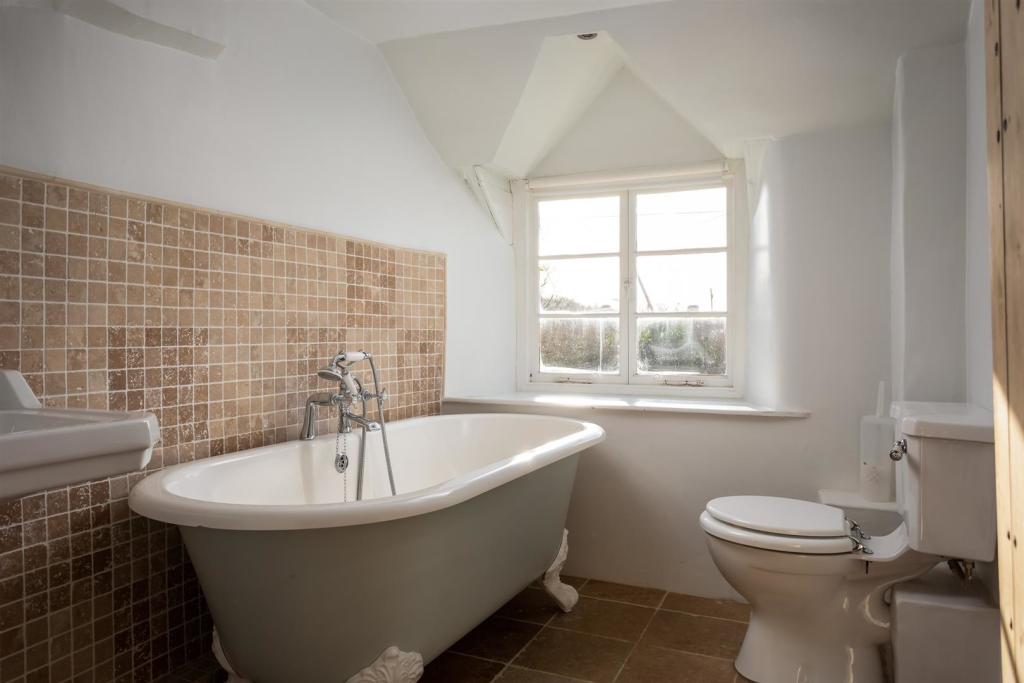 46 - The Old Forge - GL7 7HB - Web.jpg