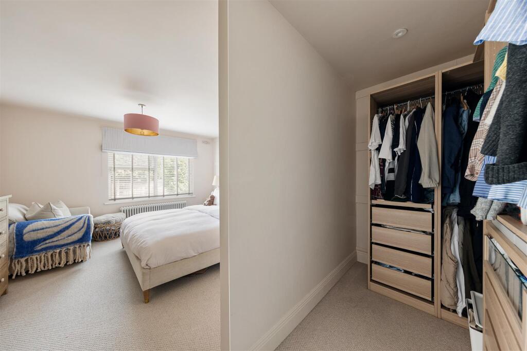 Fosters Close, E18