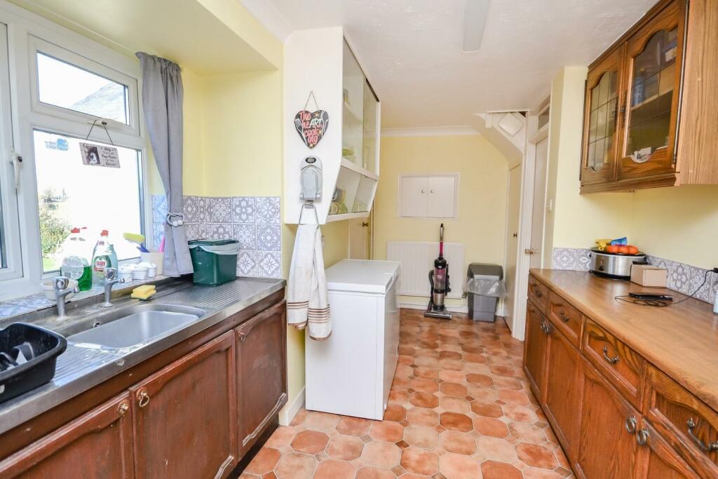 kitchen 2.jpg
