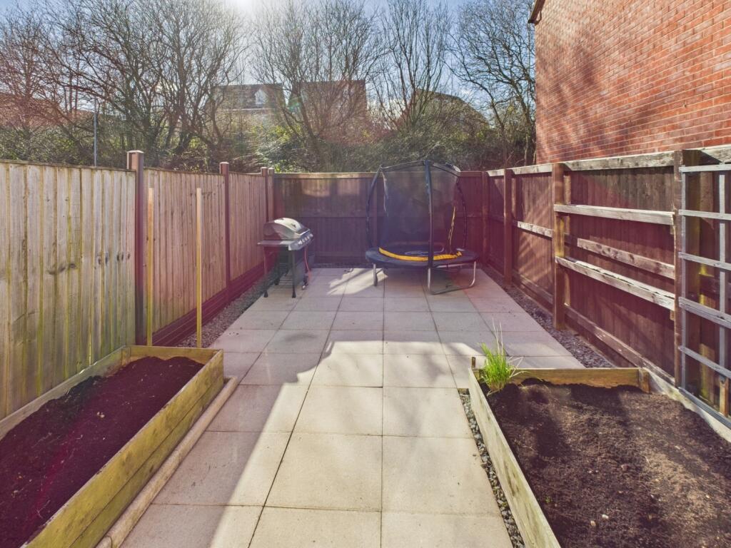 CAM04233G0-PR0016-STILL012