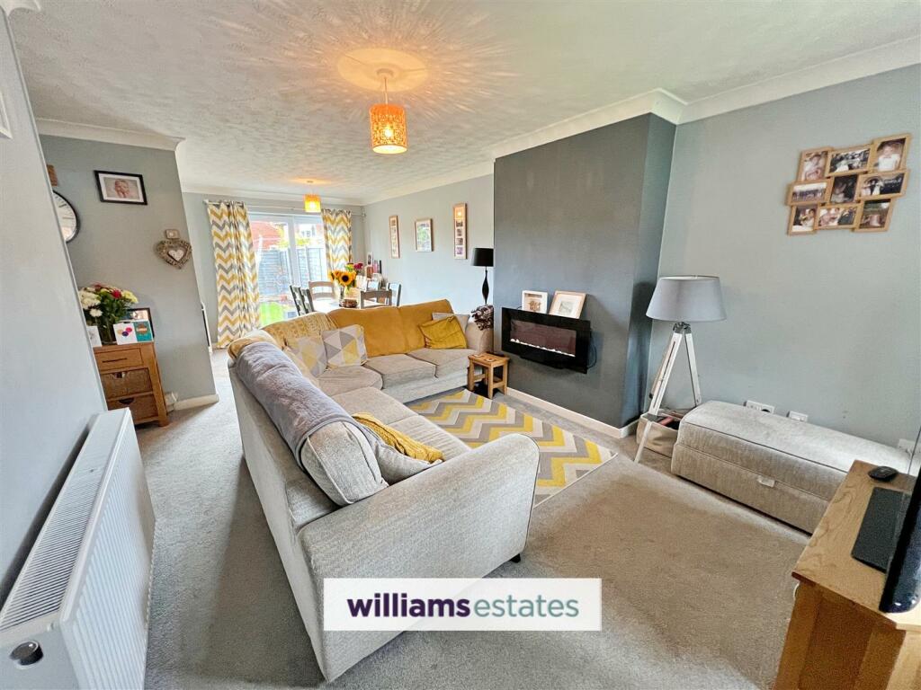 Living/Dining Area