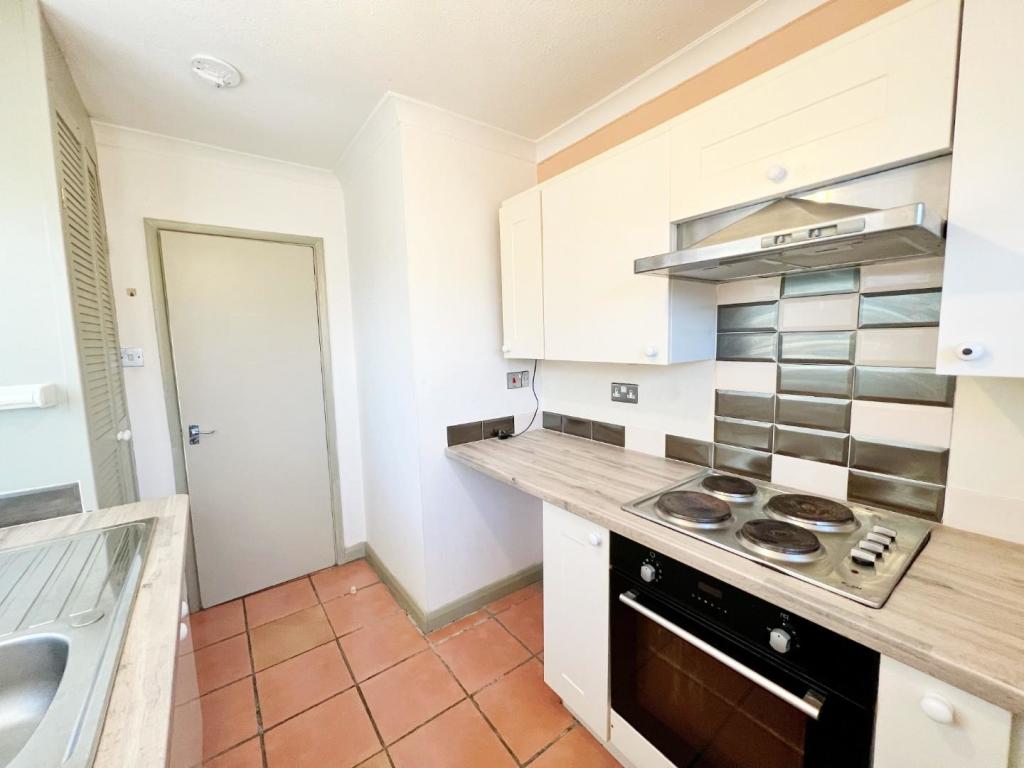 Kitchen pic 3.jpg