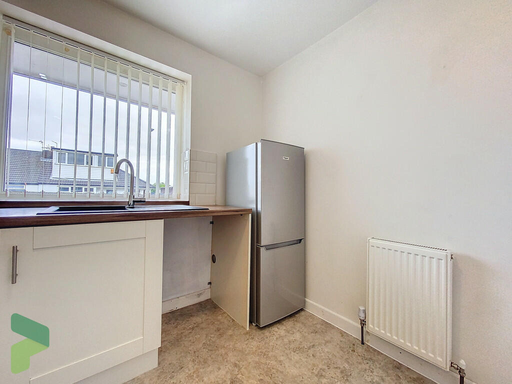 Fully Fitted Kitc...