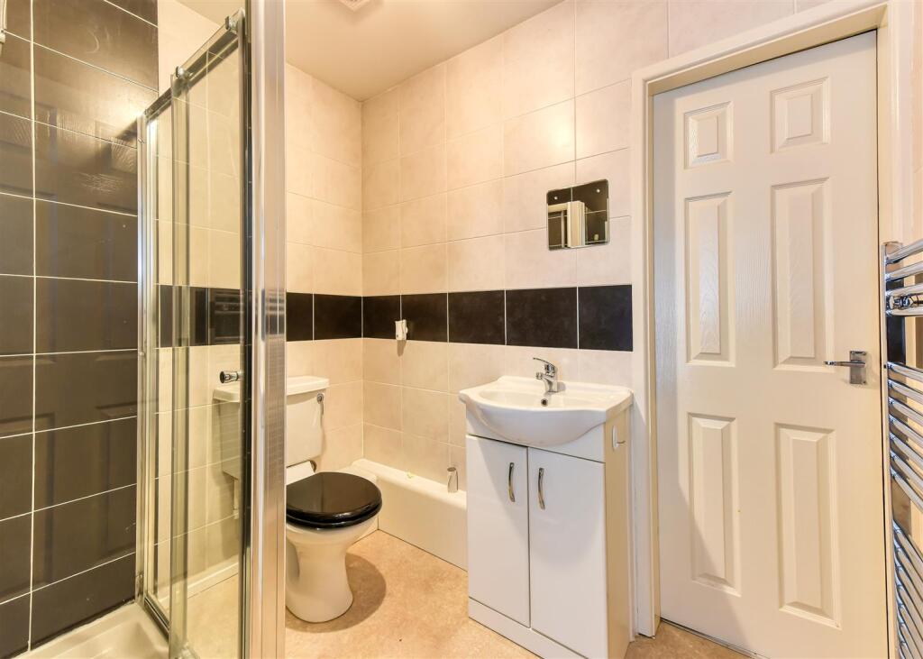 4 Seven Stars-shower room.jpg