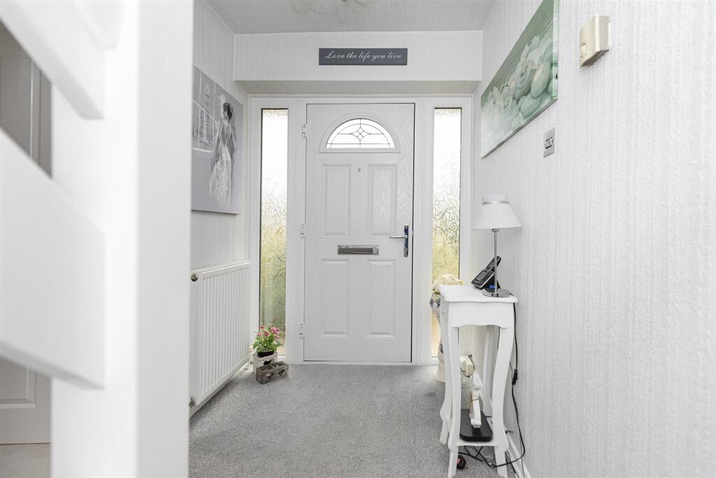 Bramleys Estate Agents - Elm Court - Kirkburton (1