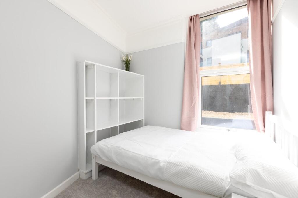 Flat 1, 3 Bushy Park, BS4-8.jpg